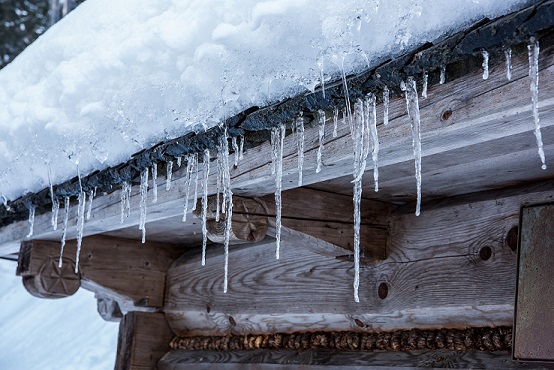 Roof with snow and icicles 